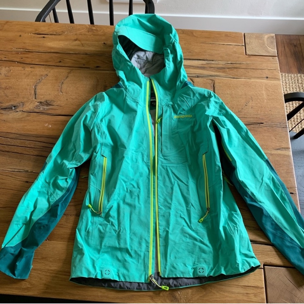 Patagonia Gortex rain jacket